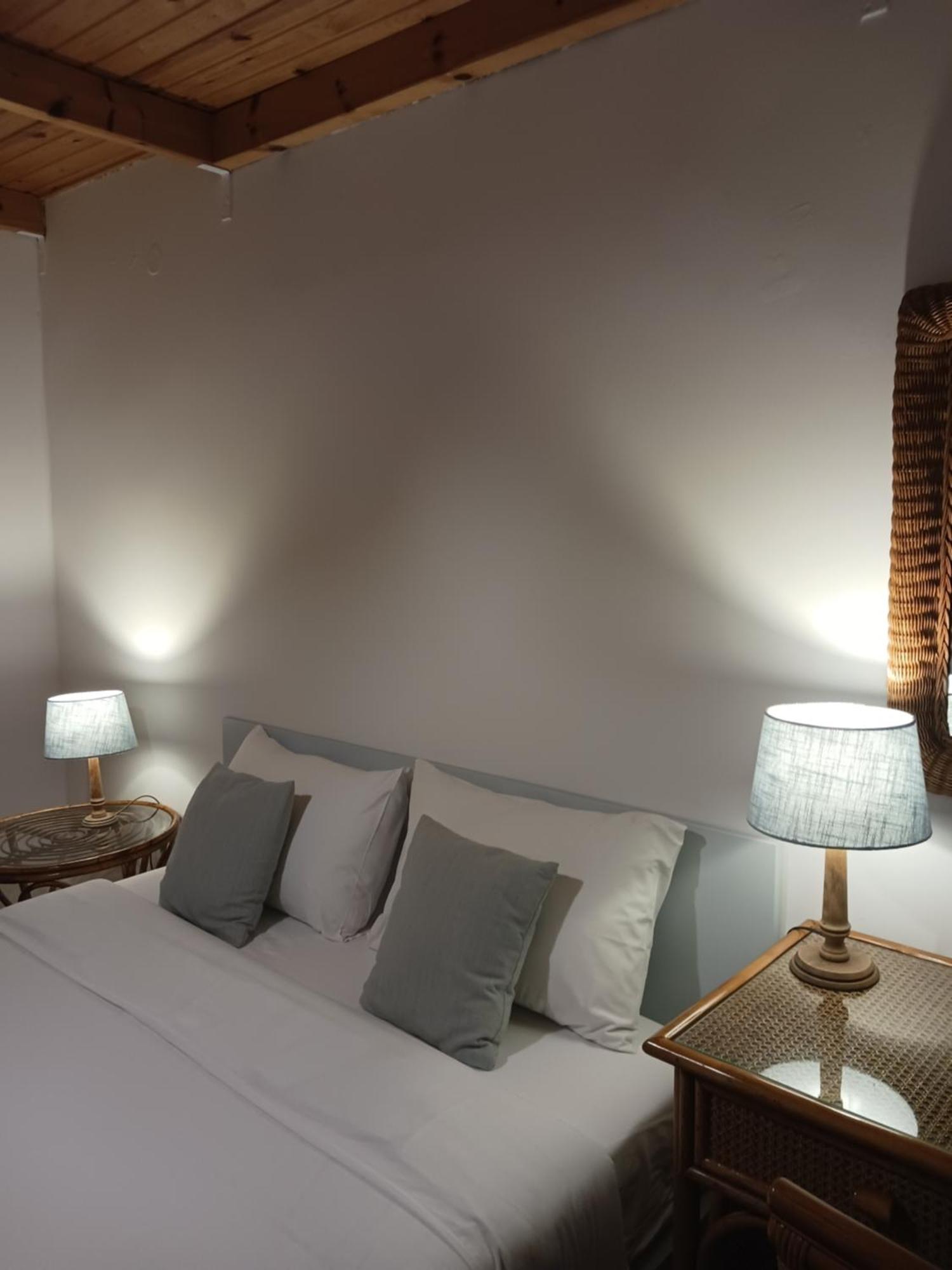Theros & Trygos Boutique Houses - Ath Airport Artémida Rom bilde
